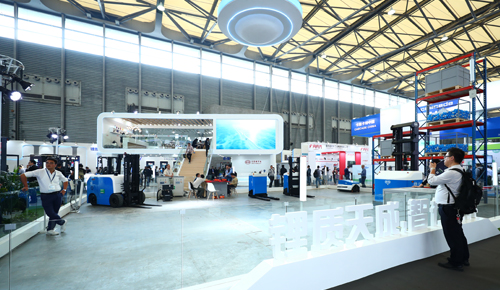 比亞迪叉車大型展臺設計搭建